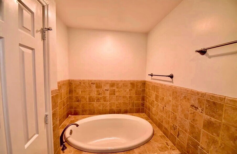 Building Photo - 510 Squire Cir