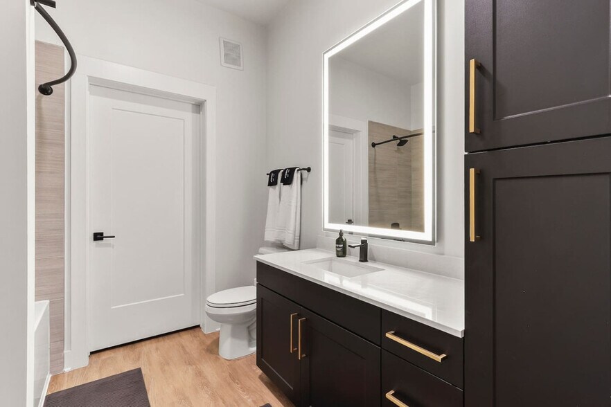 Building Photo - 2317 W Grace St