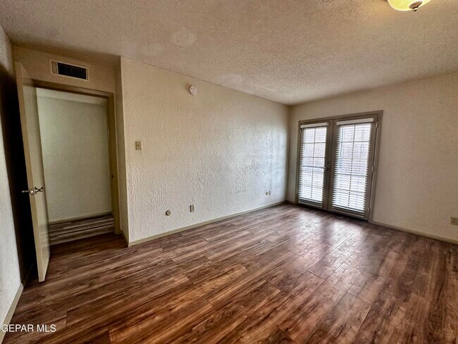 Building Photo - 4433 N Stanton St