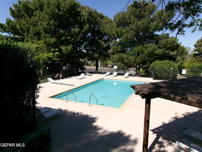 Building Photo - 5852 Mira Serena Dr
