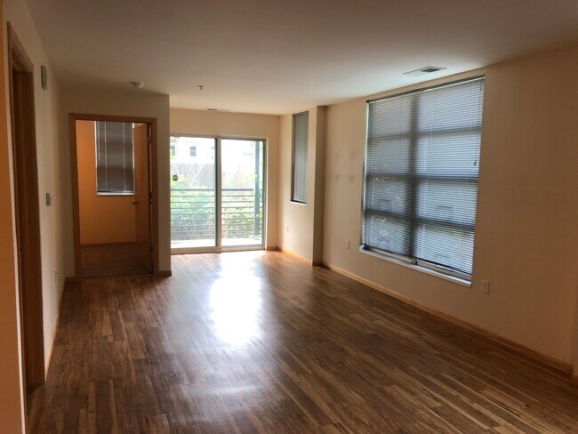 Building Photo - Uptown East Apartments - 739 Williamson Street