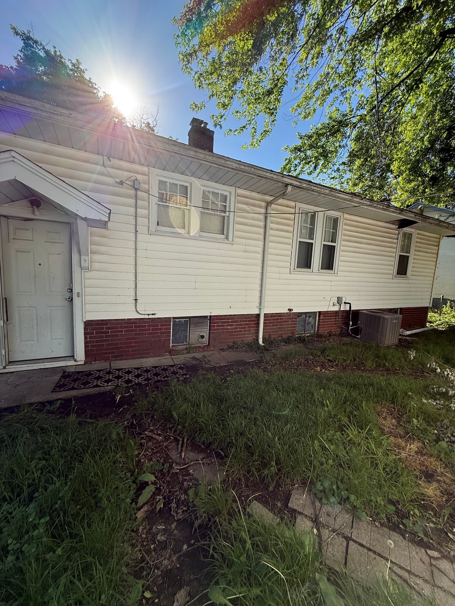 Building Photo - 1337 N Maple Ave