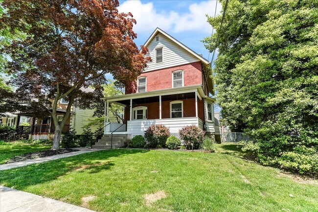 Primary Photo - 909 10th Ave