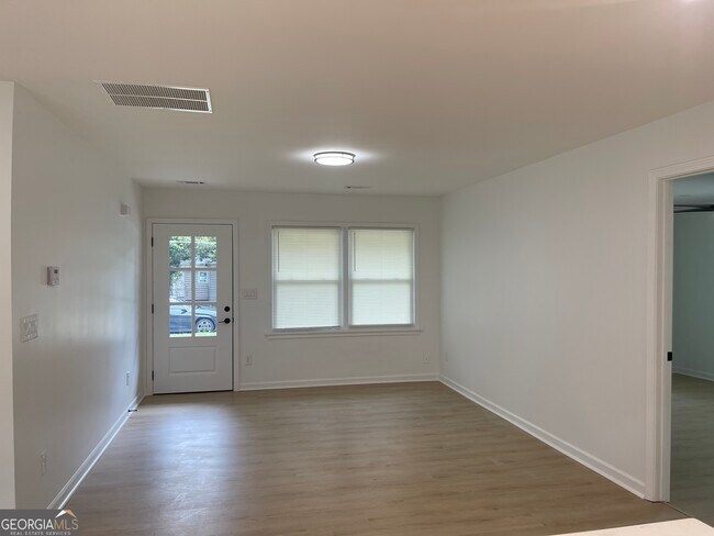 Building Photo - 500 Hutchens Rd SE