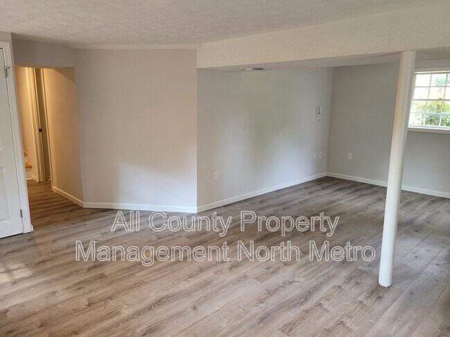 Building Photo - 777 Foxcroft Cir SE
