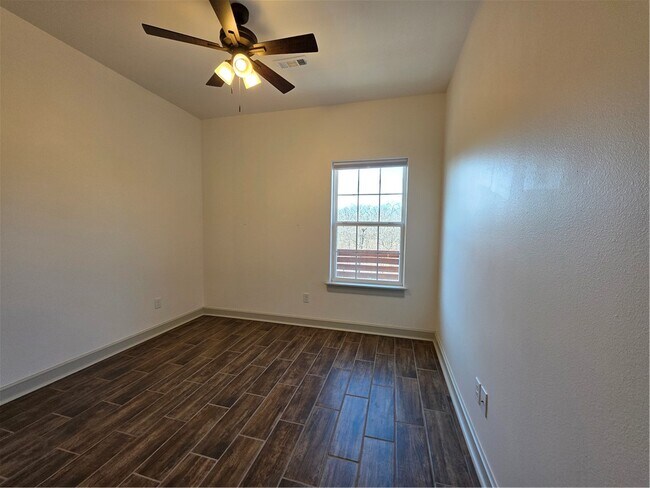 Building Photo - 8 Horncastle Dr