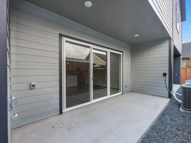 Building Photo - 603 N Milby St