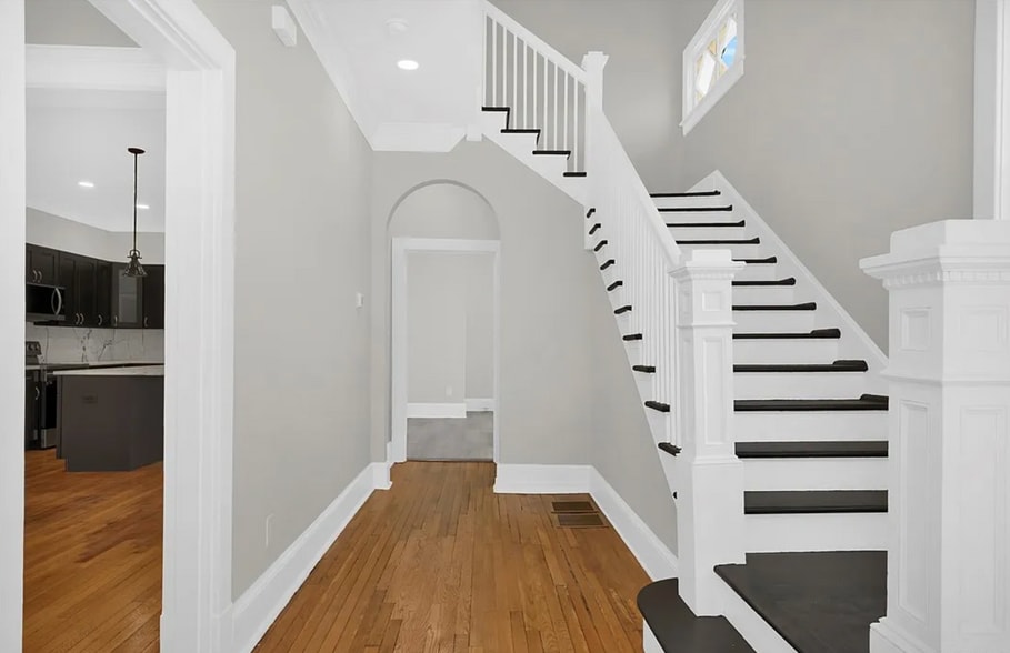 Building Photo - 507 W Washington St