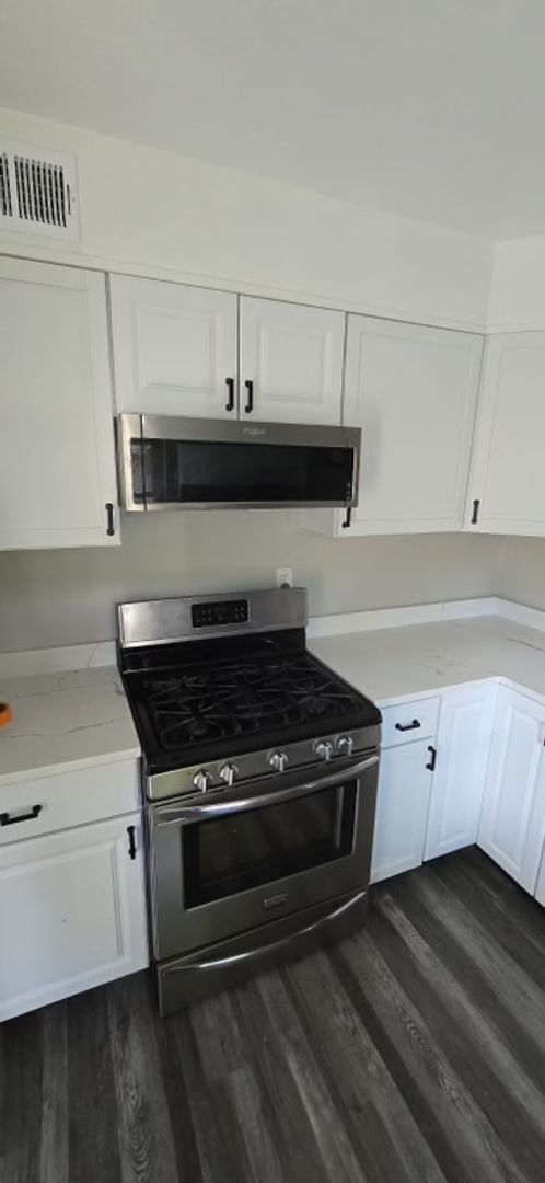 Building Photo - 5-Bedroom 2-Bath Completely Renovated!