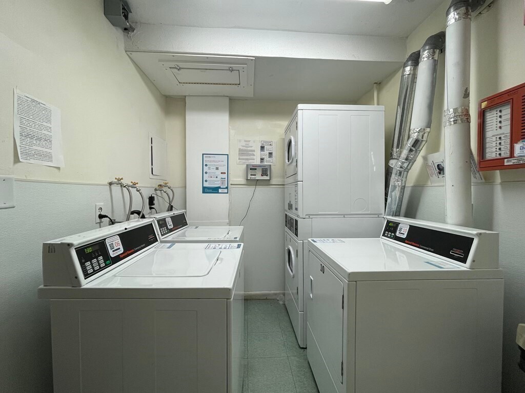 Building Photo - 143 Kenrick St