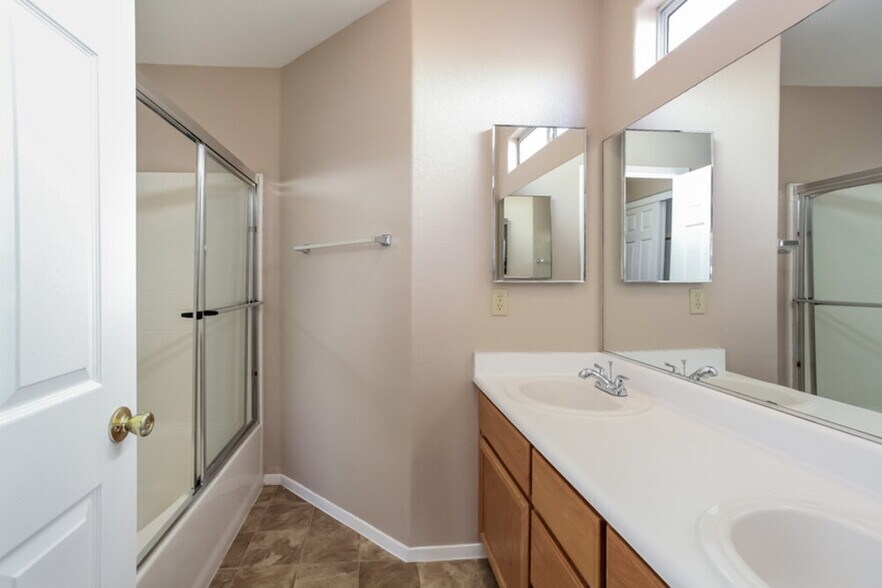 Building Photo - 7512 Hickory Hills Dr