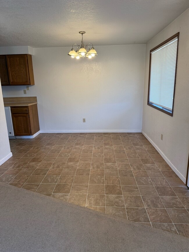 Building Photo - 1036 NE Barager Ave