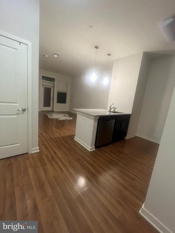 Primary Photo - 401 Race St