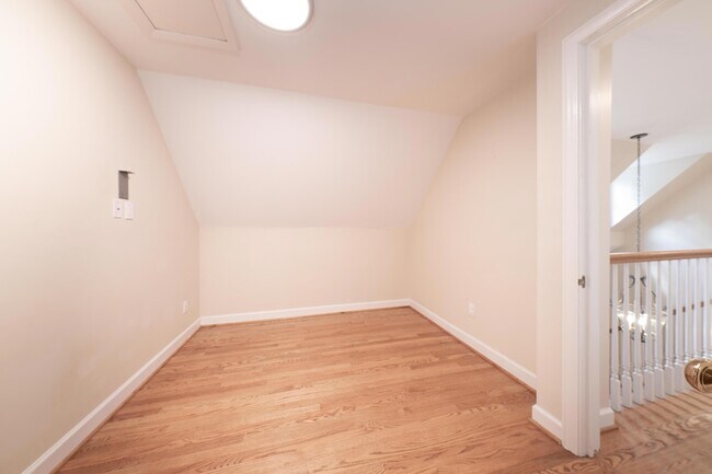 Building Photo - 1688 Northlawn Blvd