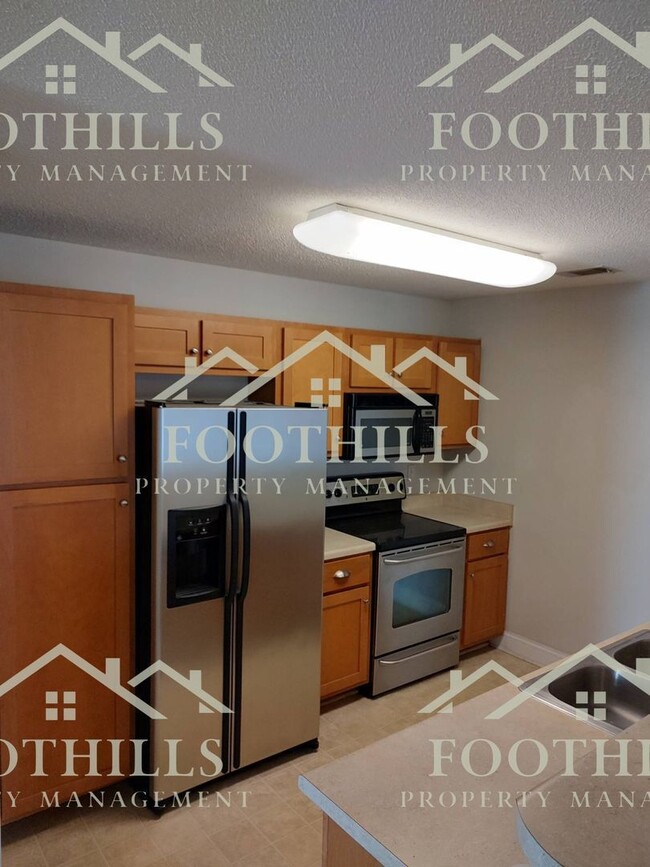 Building Photo - 213 Lookover Dr