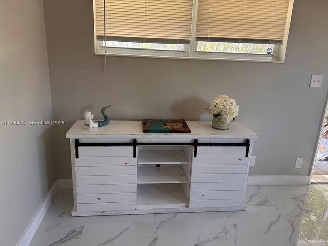 Building Photo - 1120 NE 24th Ave