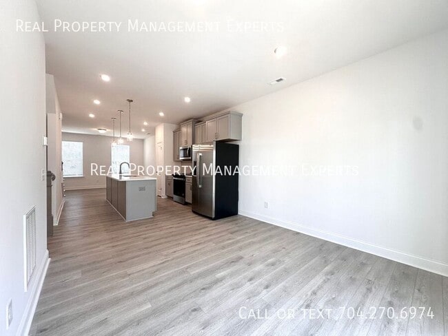 Building Photo - 5008 Layman Dr