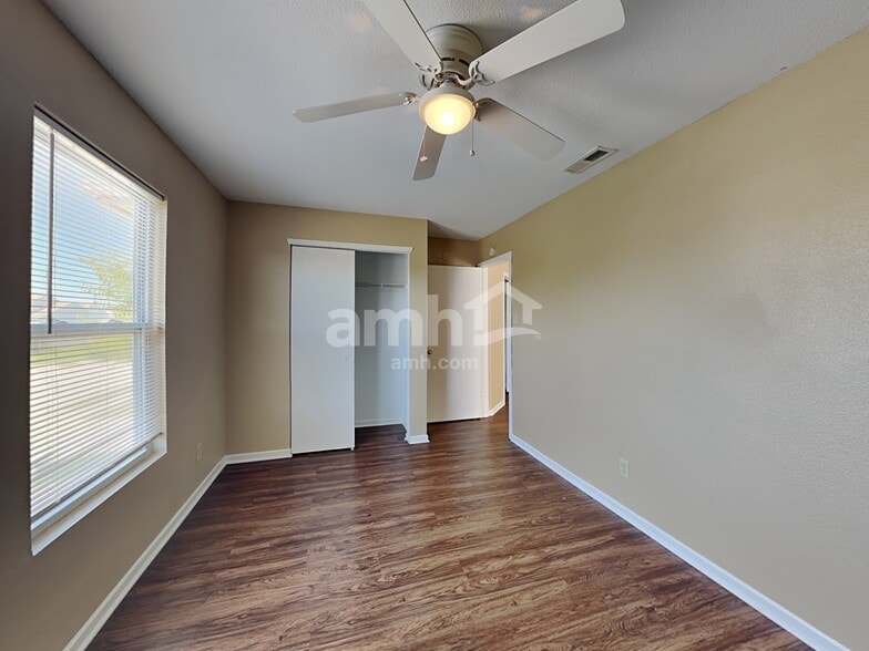 Building Photo - 8441 Wheatfield Dr