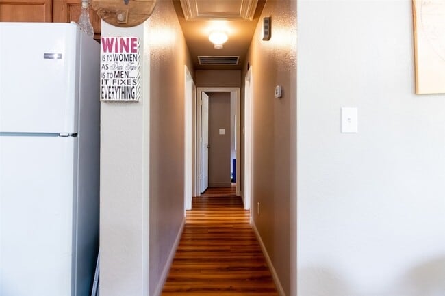 Building Photo - 1019 Pine St