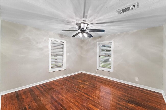 Building Photo - 4 Bedroom 2 Bath for lease