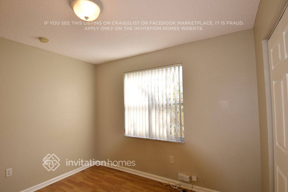 Building Photo - 15891 SW 48th Manor