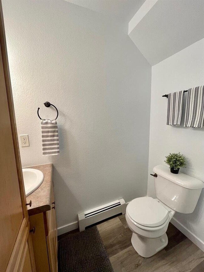 Building Photo - 254 Beacon Ct