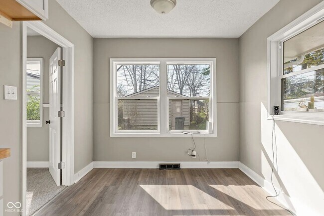 Building Photo - 2921 E Brookside Ave
