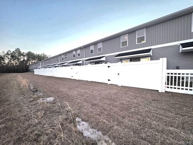 Building Photo - 710-D Giese Ln