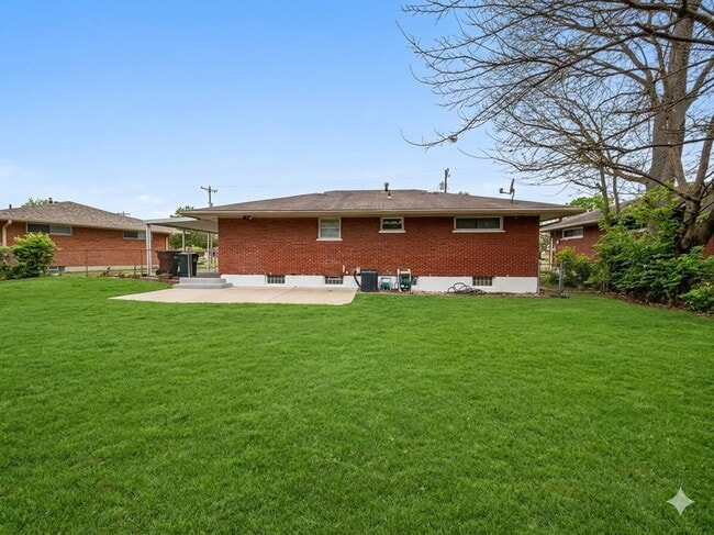 Building Photo - 8862 Zodiac Dr