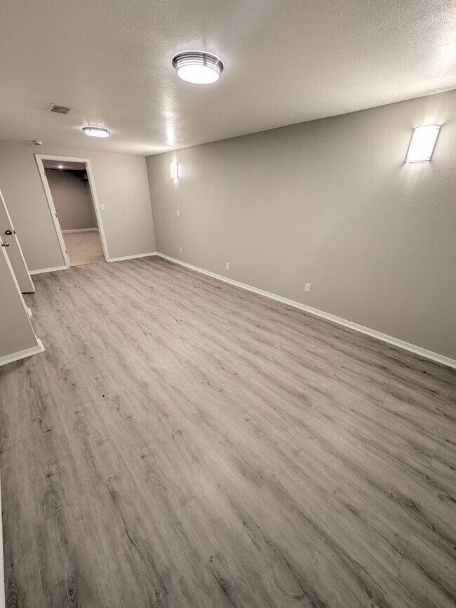 Building Photo - 1216 Robin Dr