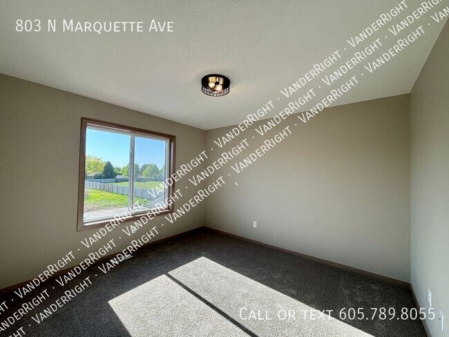 Building Photo - 803 N Marquette Ave