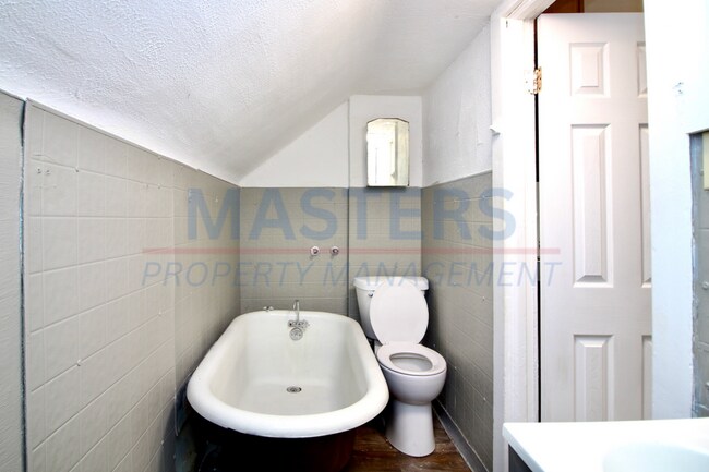 Building Photo - 2563 Foraker Ave