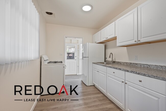 Building Photo - $500 off 1st Month + $1000 Deposit Move In...