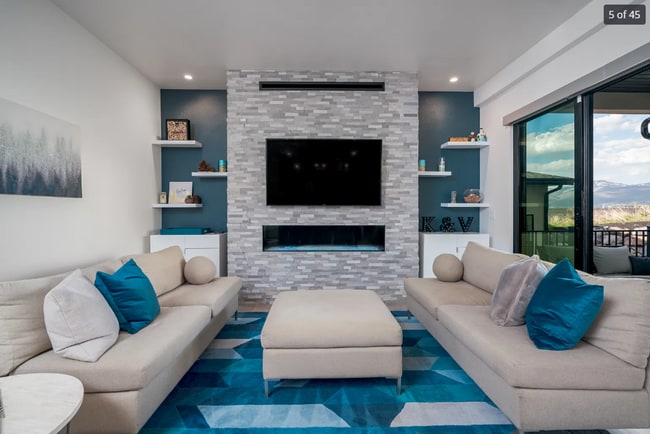 Building Photo - Stunning 5-bedroom, 4.5-bath home