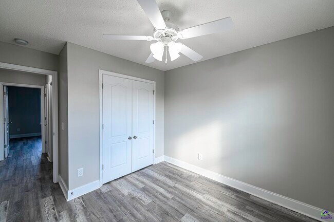 Building Photo - 307 Nile Ln