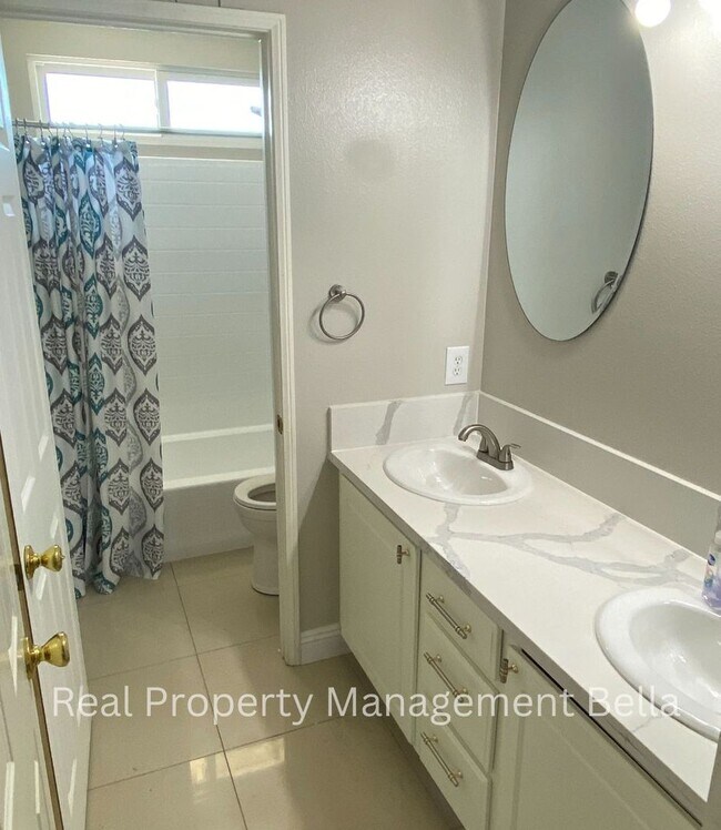 Building Photo - 25249 Silverwood Ln