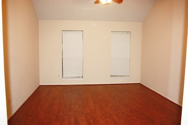 Building Photo - 2319 Mill Creek Dr