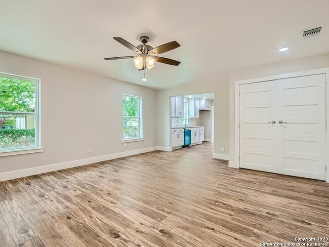 Building Photo - 839 Oasis St