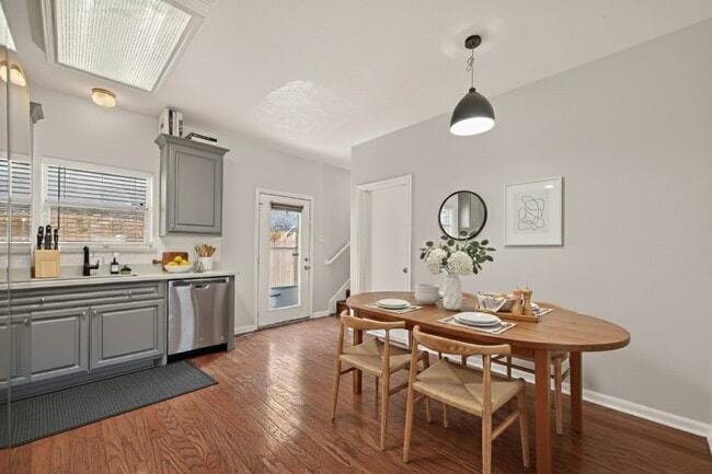 Building Photo - 218 Plaza Del Sol Park