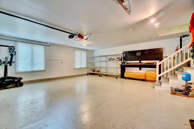 Building Photo - 1700 Jermyn Ln
