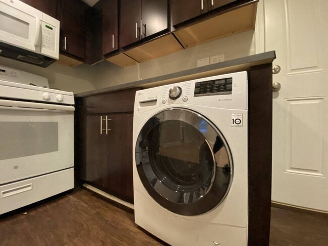 Washer dryer combo included - 1620 N Marshfield