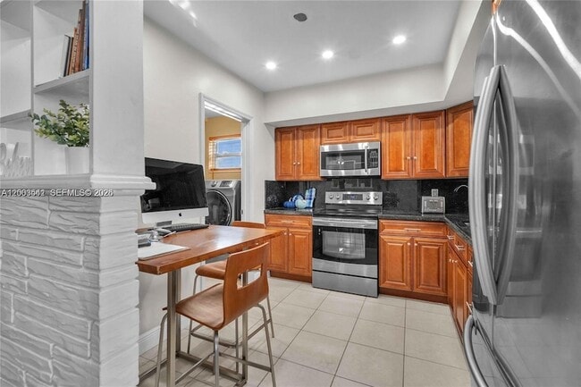 Building Photo - 2825 SW 5th St