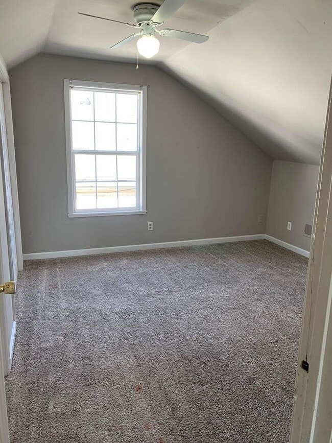 Building Photo - 1320 S Grand Ave