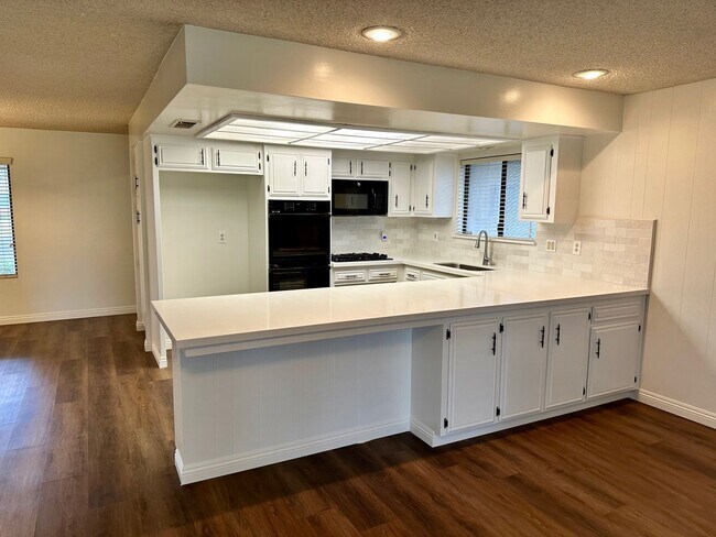 Building Photo - Haggin Oaks Cul De Sac Beauty! Best Schools and Shopping! 3Bed 2Bath $2,750Rent $2,750Deposit App...