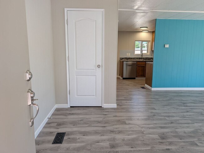 Building Photo - 5737 Klondike Dr