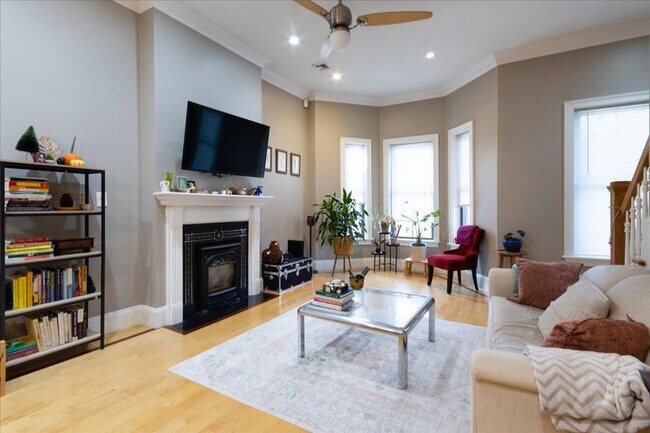 Building Photo - 2Br/1.5Bth in a convenient location! Laundry iN UNIT! NO BROKER FEE!