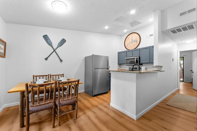 Building Photo - 275 Ozark Mountain Resort Dr