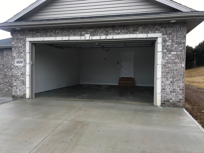 Building Photo - 4Bed/3Bath, House, Quiet Subdivision!