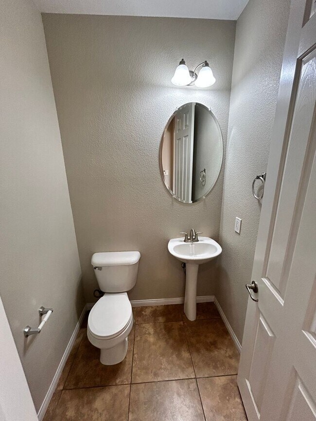 Building Photo - Beautiful 4/Bed/3Bath/2Car Two-Story Home with Loft and Office in Providence!