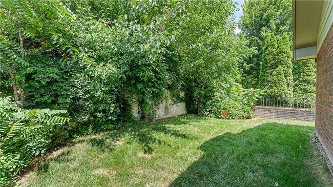 Building Photo - 2 S Prairie Dunes Dr
